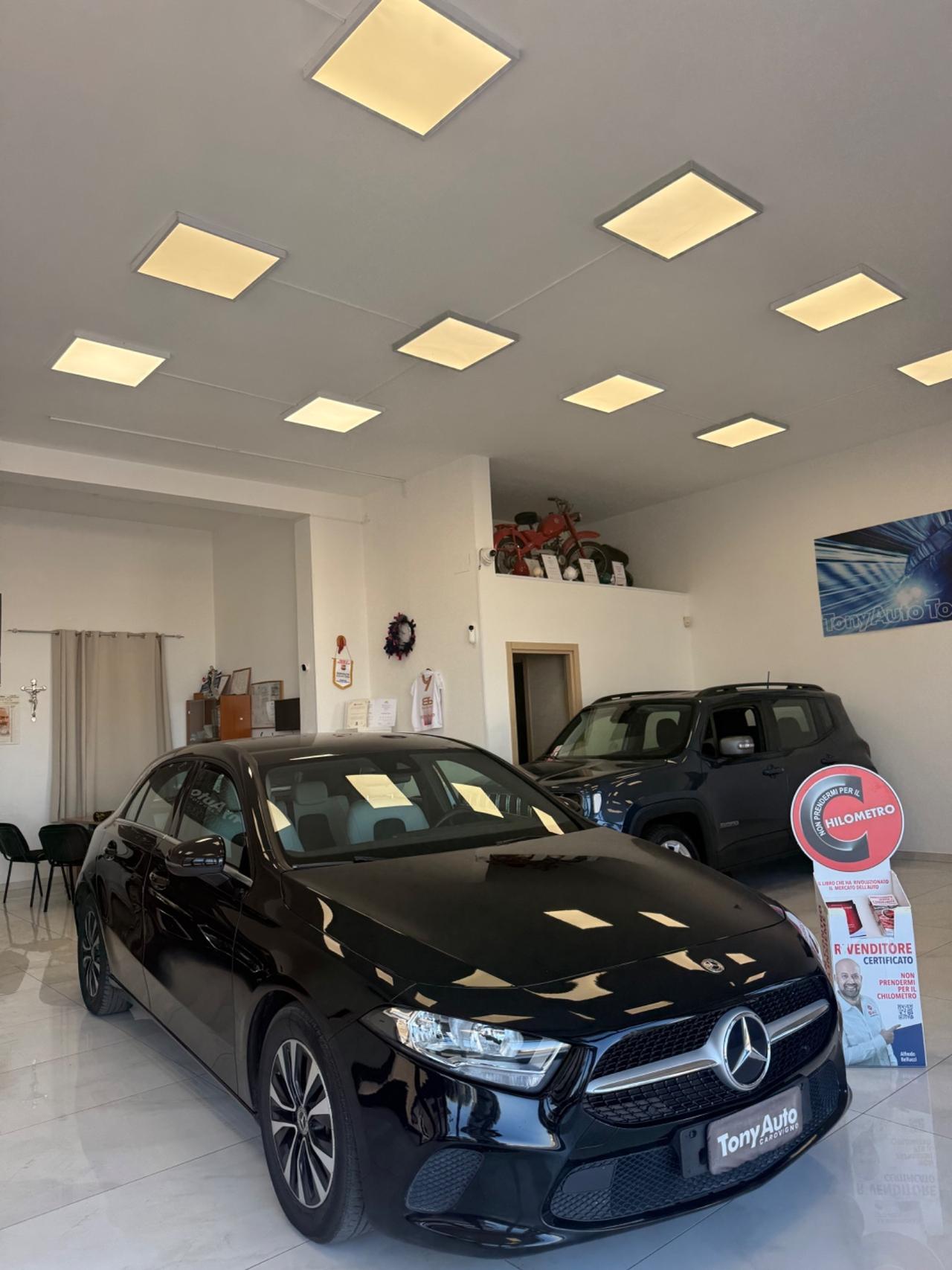 Mercedes-benz A 180 NAVI,TELECAMERA,APPLE CARPLAY,INTERNI PARZIALI IN PELLE,SCHERMO INTERAMENTE DIGITALE