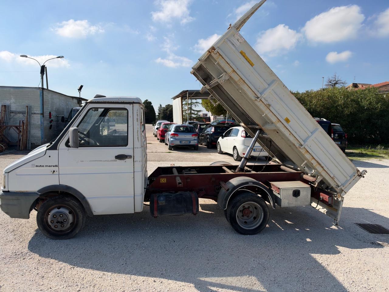 Iveco daily 35-8 cassone ribaltabile patente B