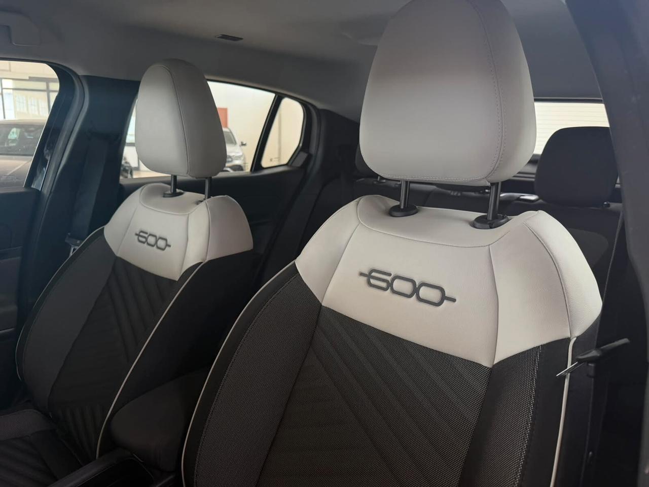 Fiat 600 Hybrid 110 CV DCT MHEV Icon