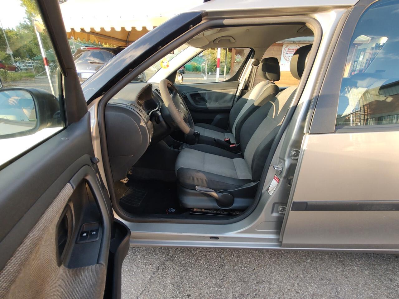 Skoda Roomster 1.2 12V 70CV Style GPLine, OK NEOPATENTATI