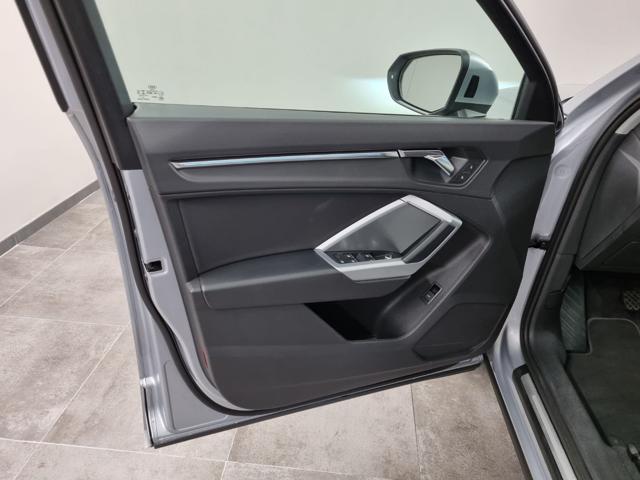 AUDI Q3 35 TFSI Business Advanced