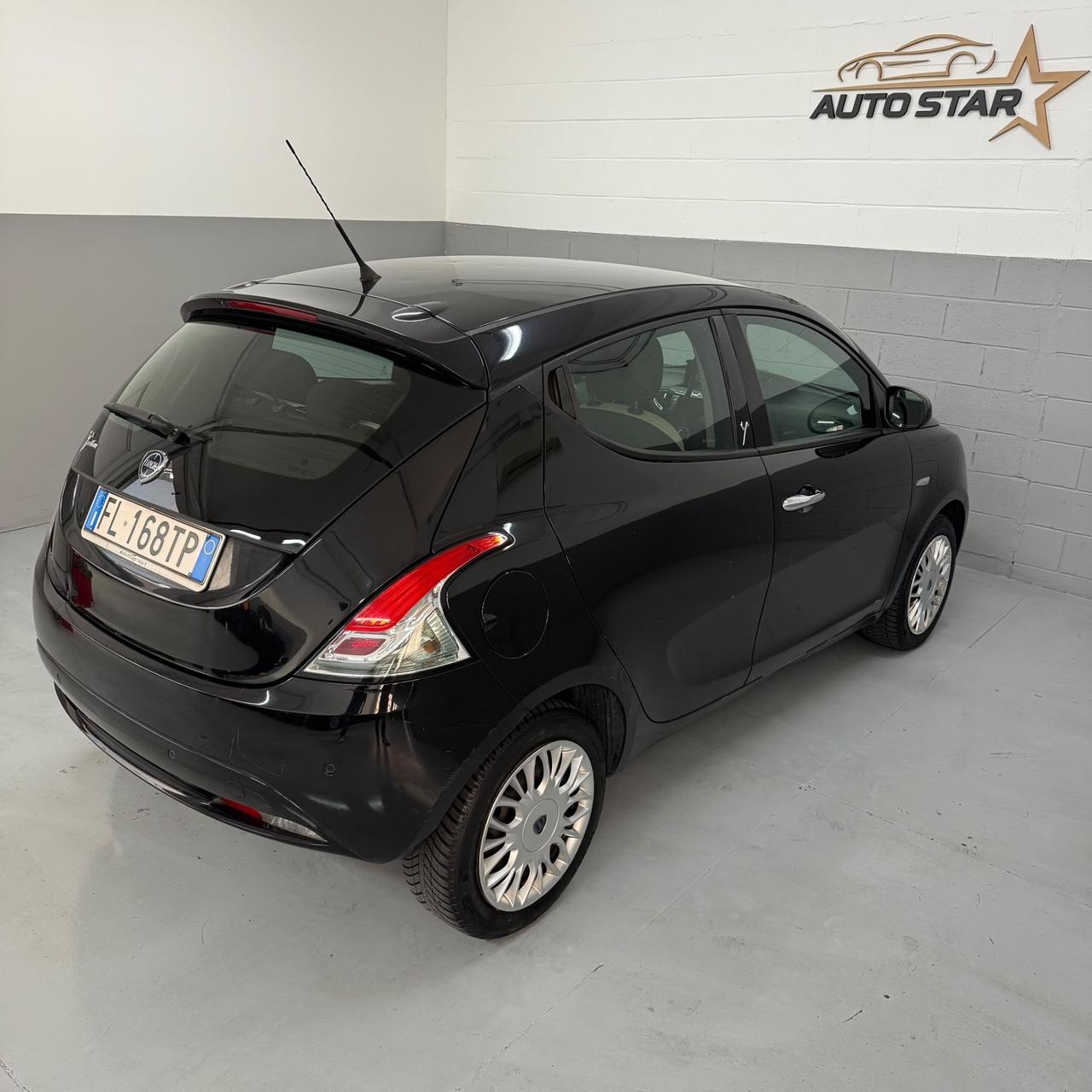 Lancia Ypsilon 1.2 69 CV 5 porte EURO 6 NEOPATENTATI