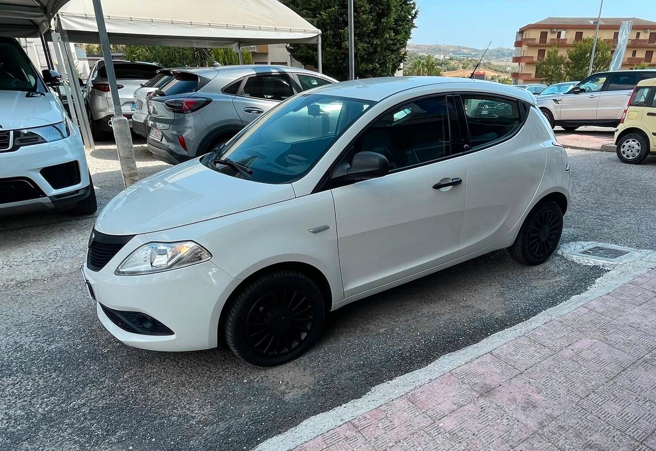 Lancia Ypsilon 1.2 69 CV 5 porte S&S Platinum