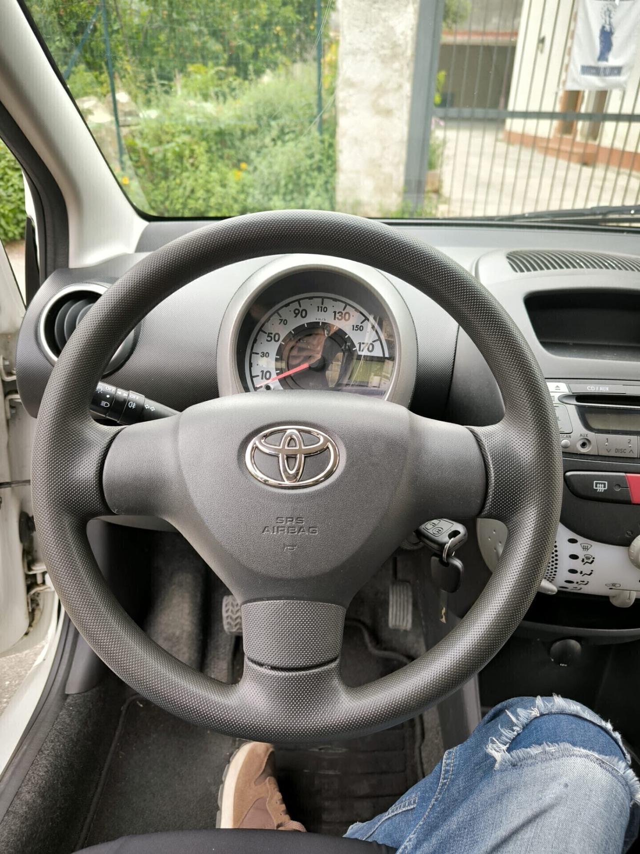 Toyota Aygo 1.0 12V VVT-i 5 porte Active Connect 2013