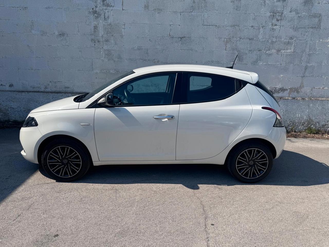 Lancia Ypsilon 1.0 FireFly 5 porte S&S Hybrid Gold