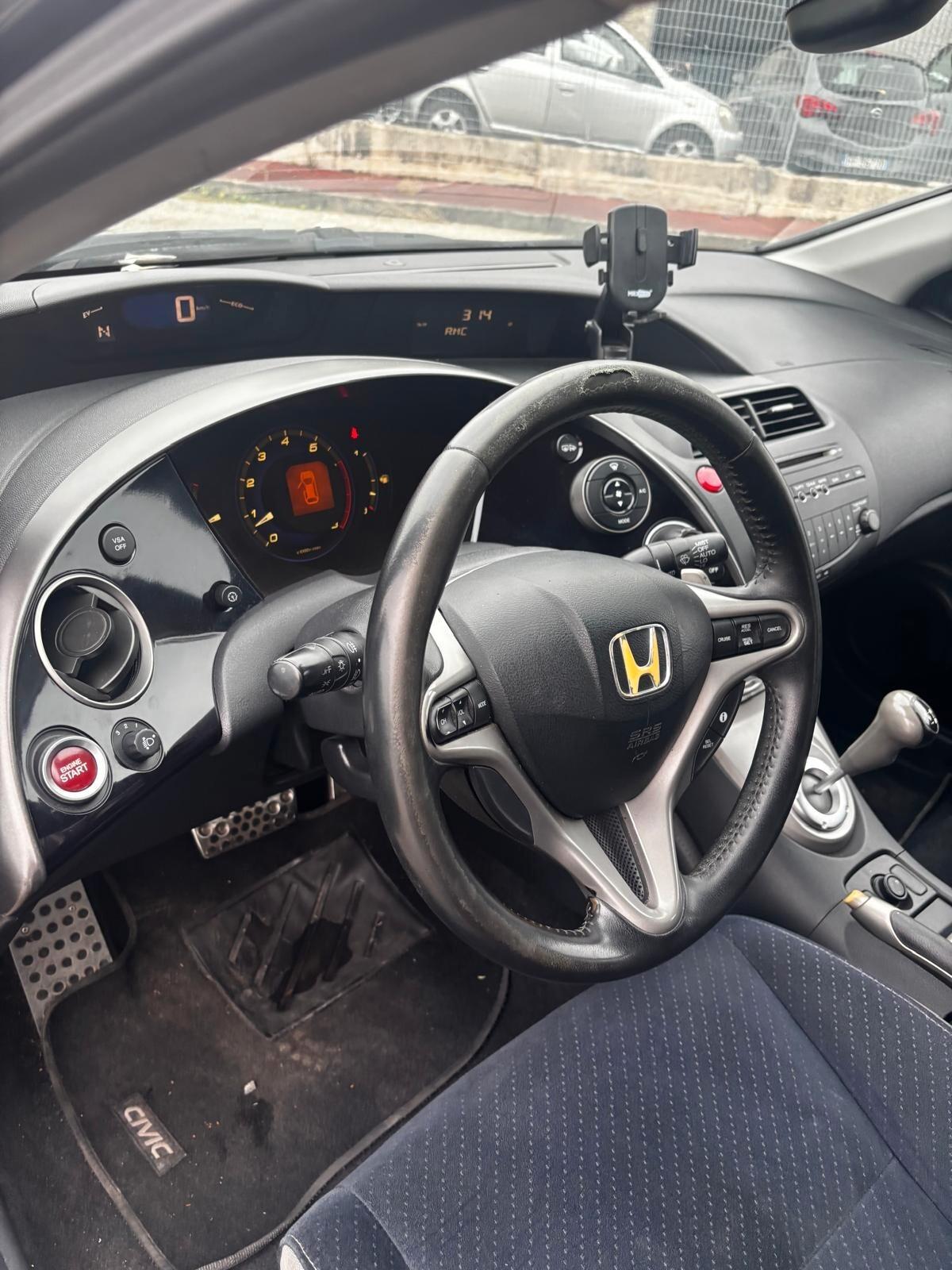 Honda Civic 1.8 i-VTEC 5p. Exec. LH i-P i-Sh AUTOMATICA