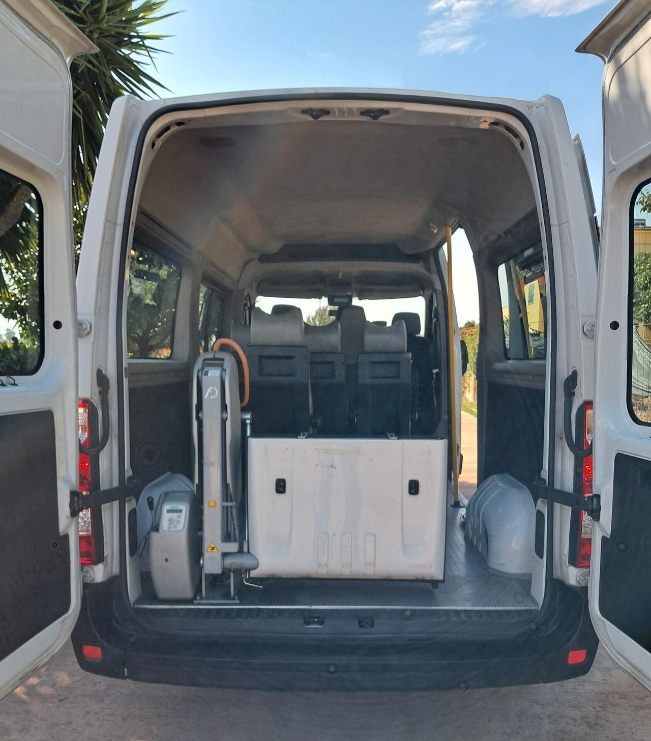 Renault Master 9 posti 3 carrozzine trasporto disabili pedana elettroidraulica