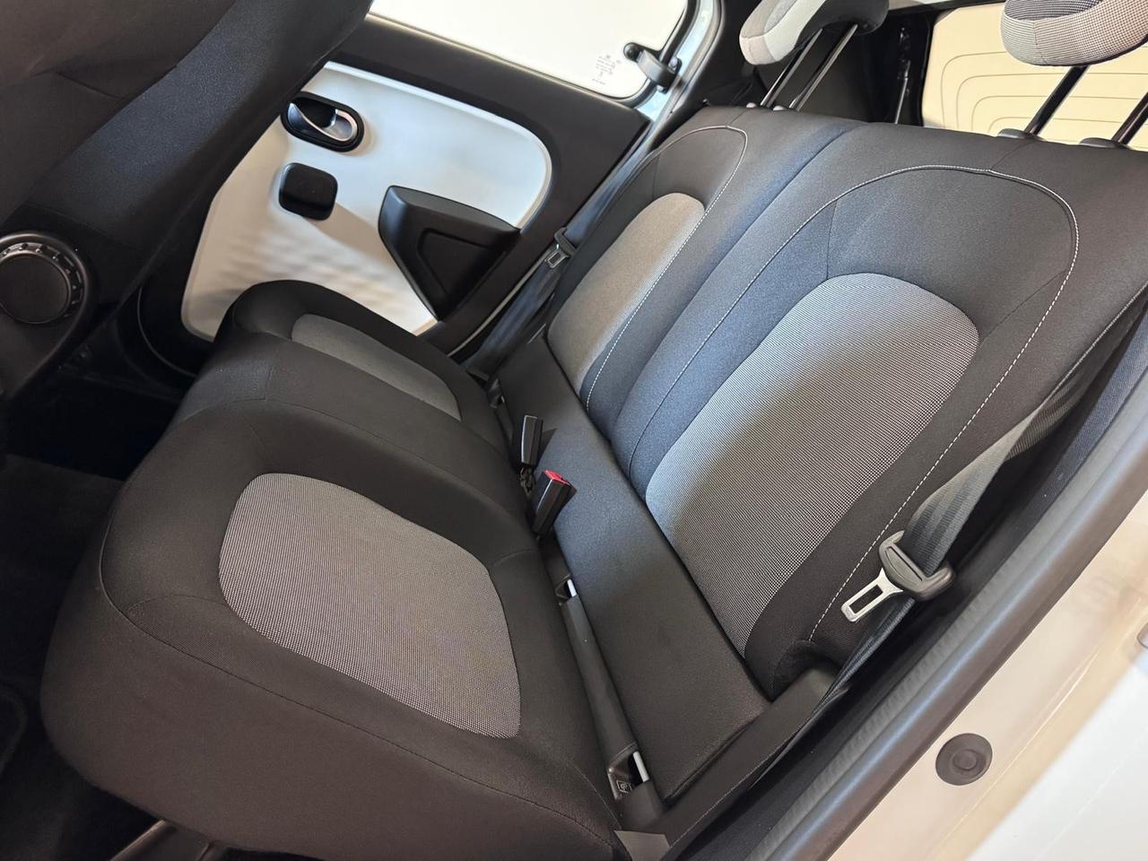 Renault Twingo 1.0 65cv NEOPATENTATI , LED NAVI CLIMA AUTO, UNIPRO