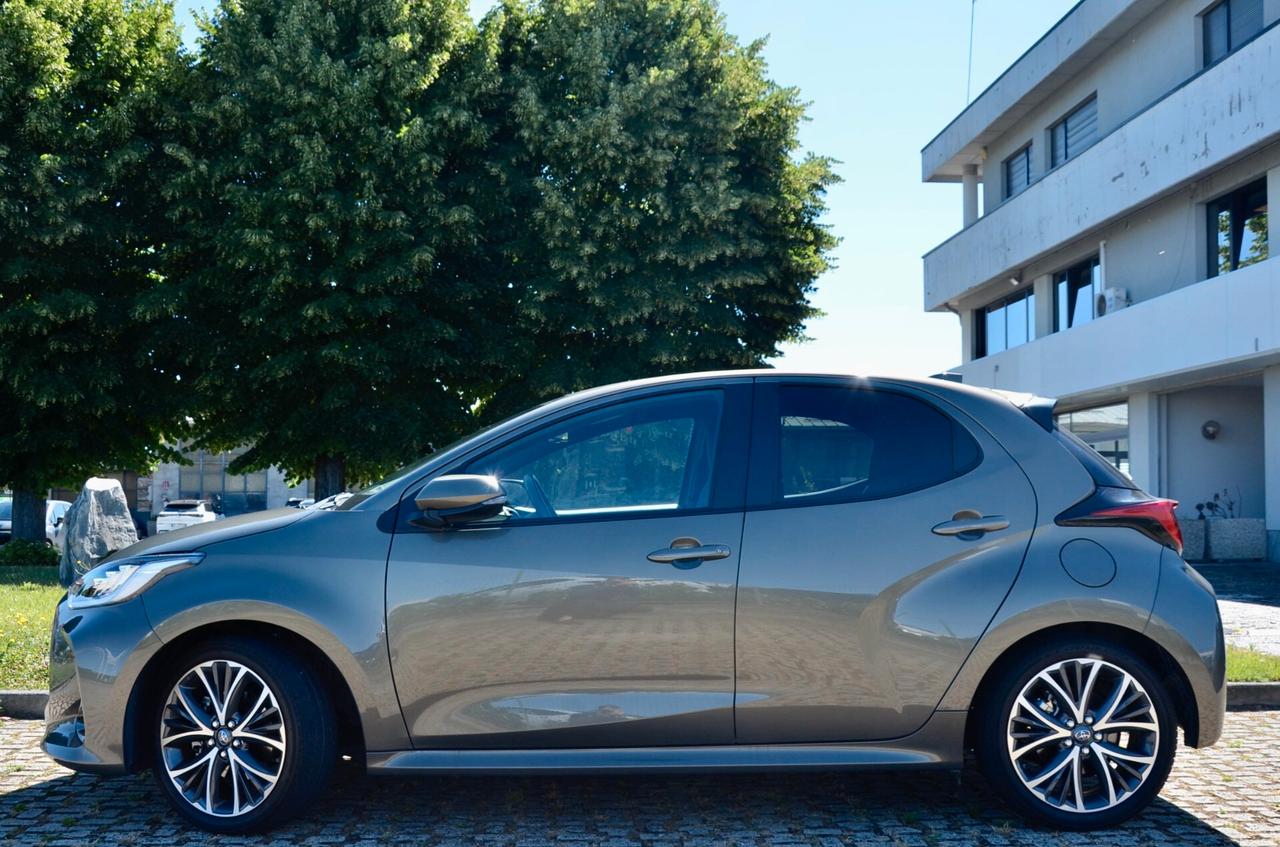 TOYOTA YARIS 1.5h LOUNGE 130cv AUTO, UNICOPROPRIETARIO, EURO 6E, GARANZIA TOYOTA, UFF ITALIANA, SERVICE TOYOTA, RETROCAMERA, PERMUTE