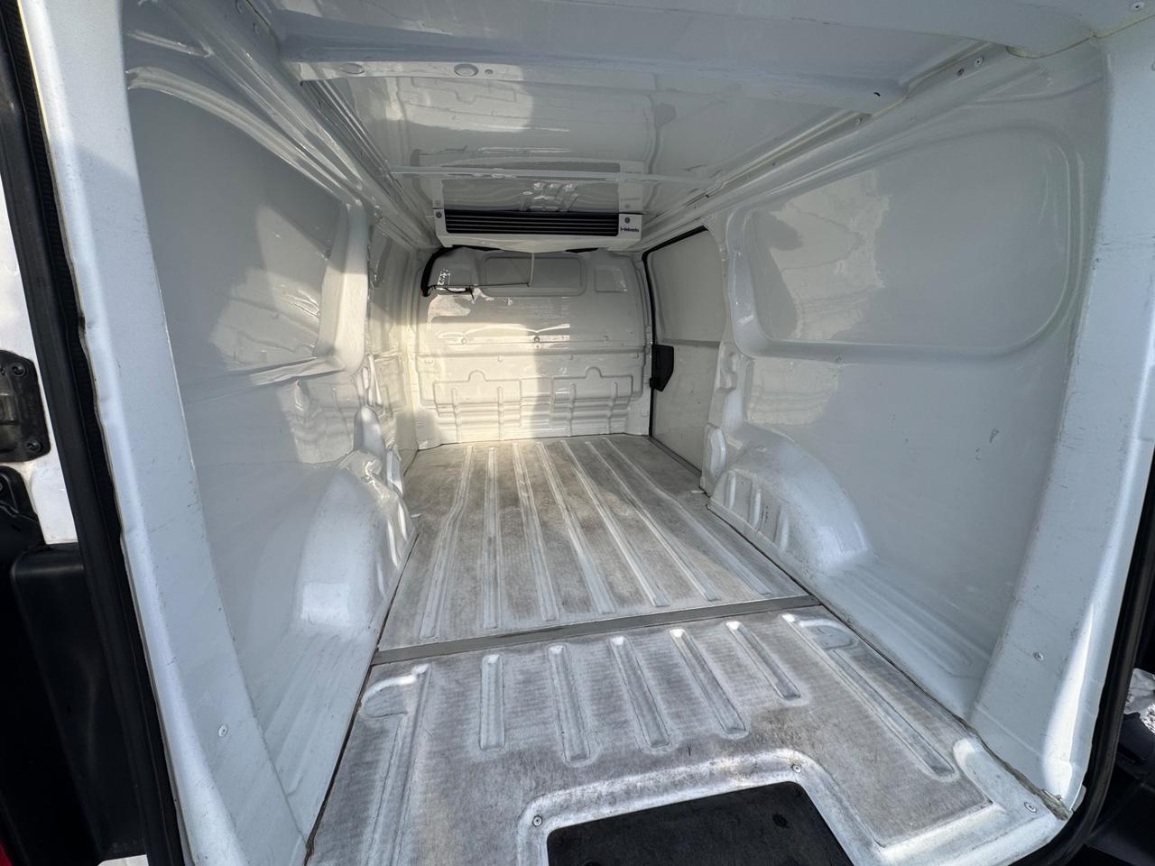 Opel Vivaro passo lungo trasporto farmaci HACCP