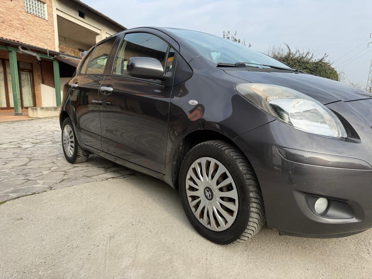 Toyota Yaris 1.0 5 porte Sol neopatentati