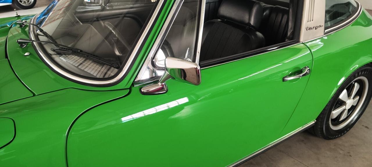 Porsche 911 E TARGA 2.4 (VERDE VIPER) PERMUTE