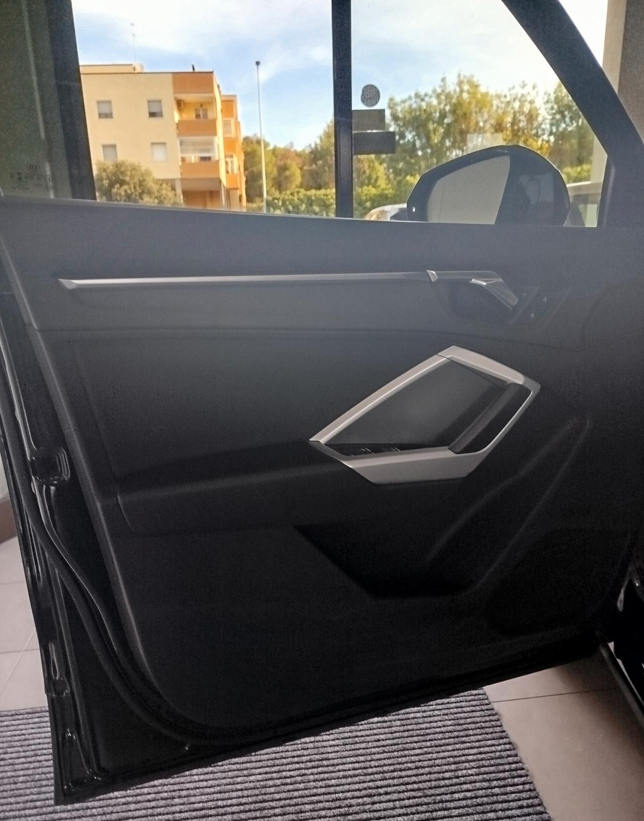 Audi Q3 40 TDI quattro S tronic Business Advanced