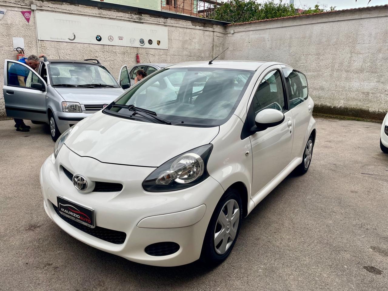 Toyota Aygo 1.0 12V VVT-i 5 porte Sol Connect navigatore