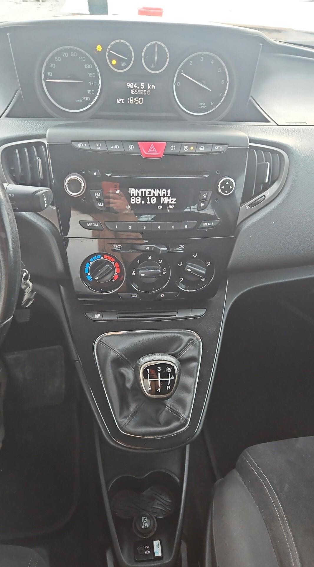 Lancia Ypsilon 1.2 69 CV 5 porte S&S Platinum