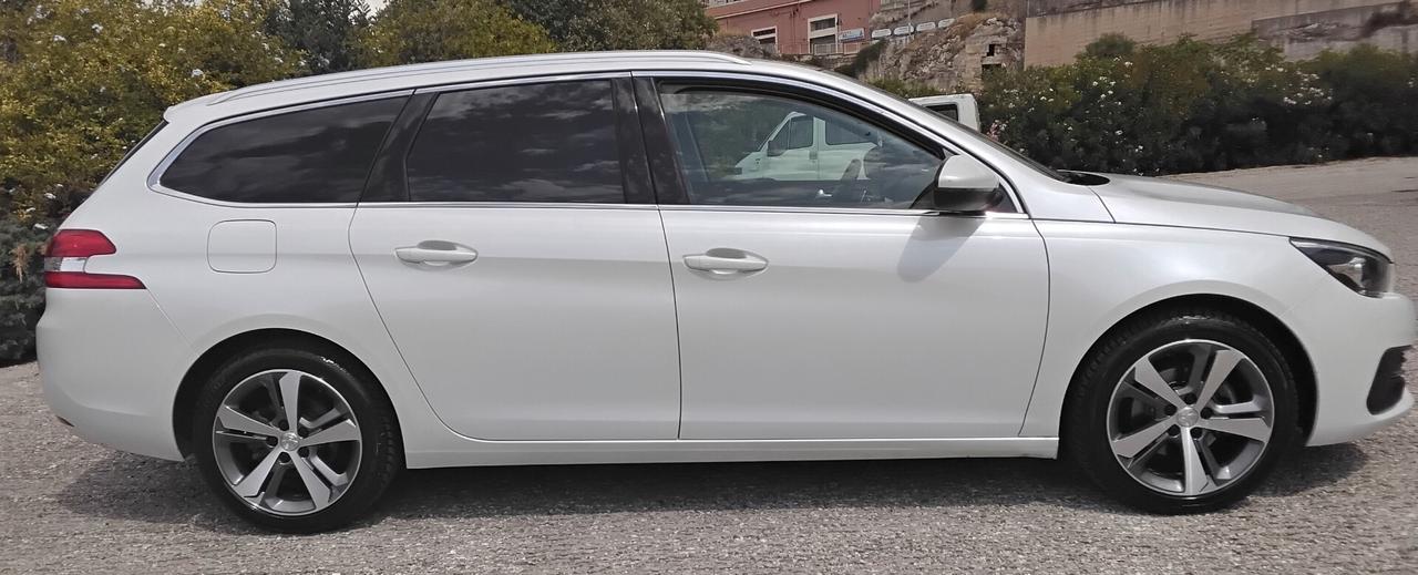 Peugeot 308 BlueHDi 130 S&S SW Allure