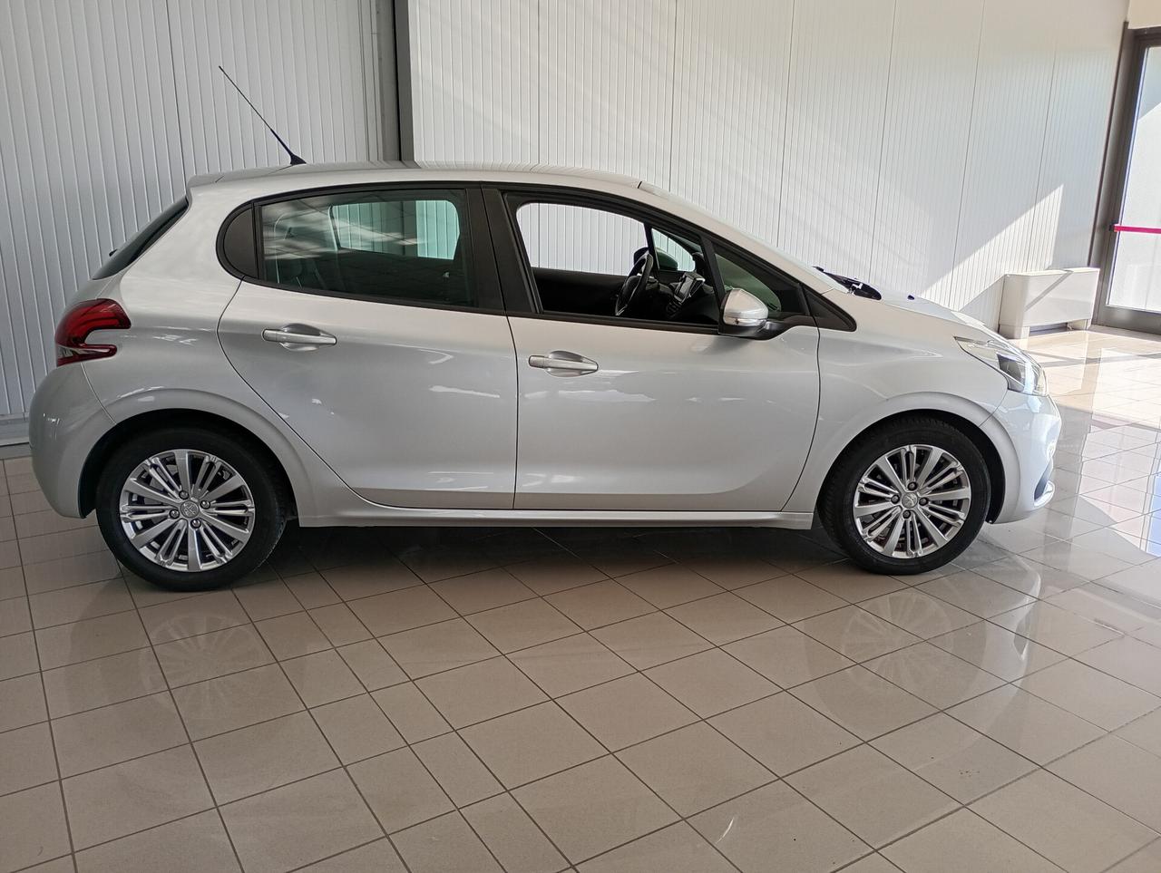 Peugeot 208 1.6 BlueHDi 75 5 porte - NEOPATENTATI -