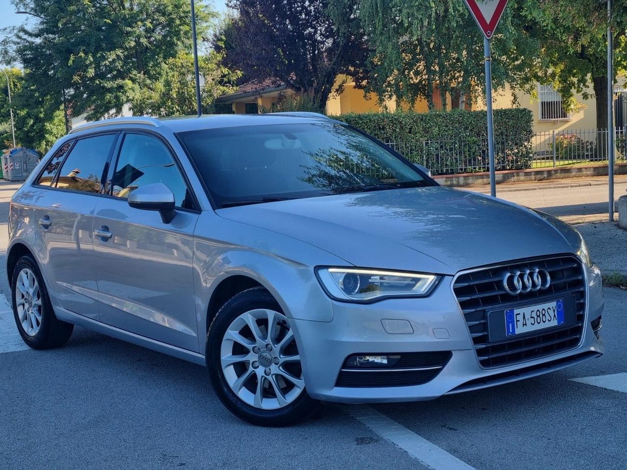 Audi A3 Sedan 1.6 TDI clean diesel Ambition