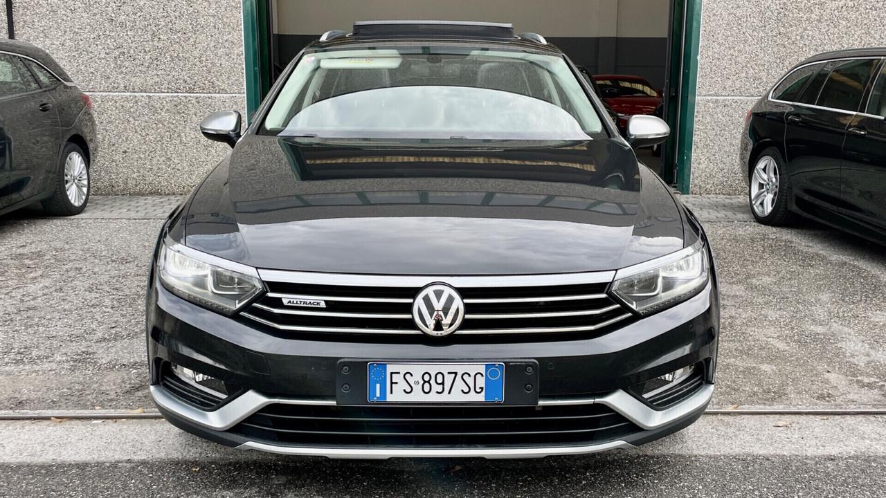 VOLKSWAGEN PASSAT VARIANT 2.0 ALLTRACK 4 MOTION DSG EXECUTIVE BMT 190CV - TETTO, PELLE, VIRTUAL COCKPIT