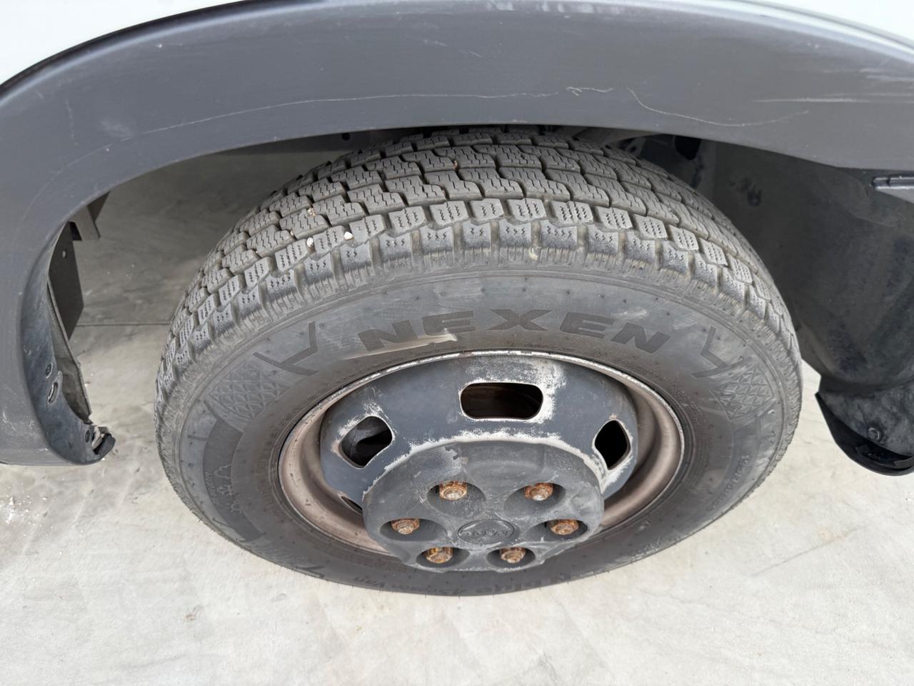 Iveco Daily 35C16 cassone fisso con gru FASSI F32A