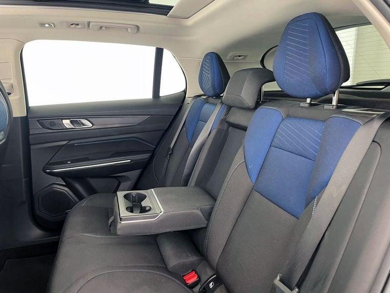 Lynk & Co 01 01 PHEV