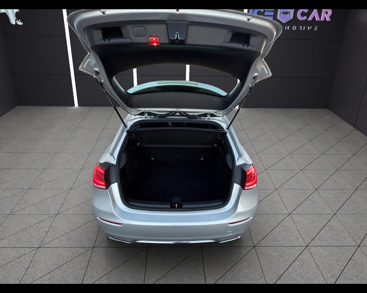 Mercedes-Benz Classe A (W177) - A 180 d Automatic Business