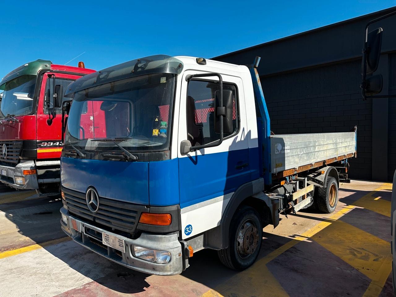 Mercedes Benz Atego 818 ribaltabile trilaterale 4x2 balestrato ABS
