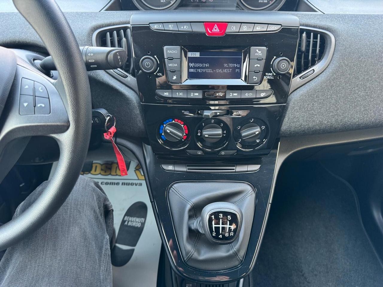 Lancia Ypsilon 1.0 FireFly 5 porte S&S Hybrid Ecochic Silver
