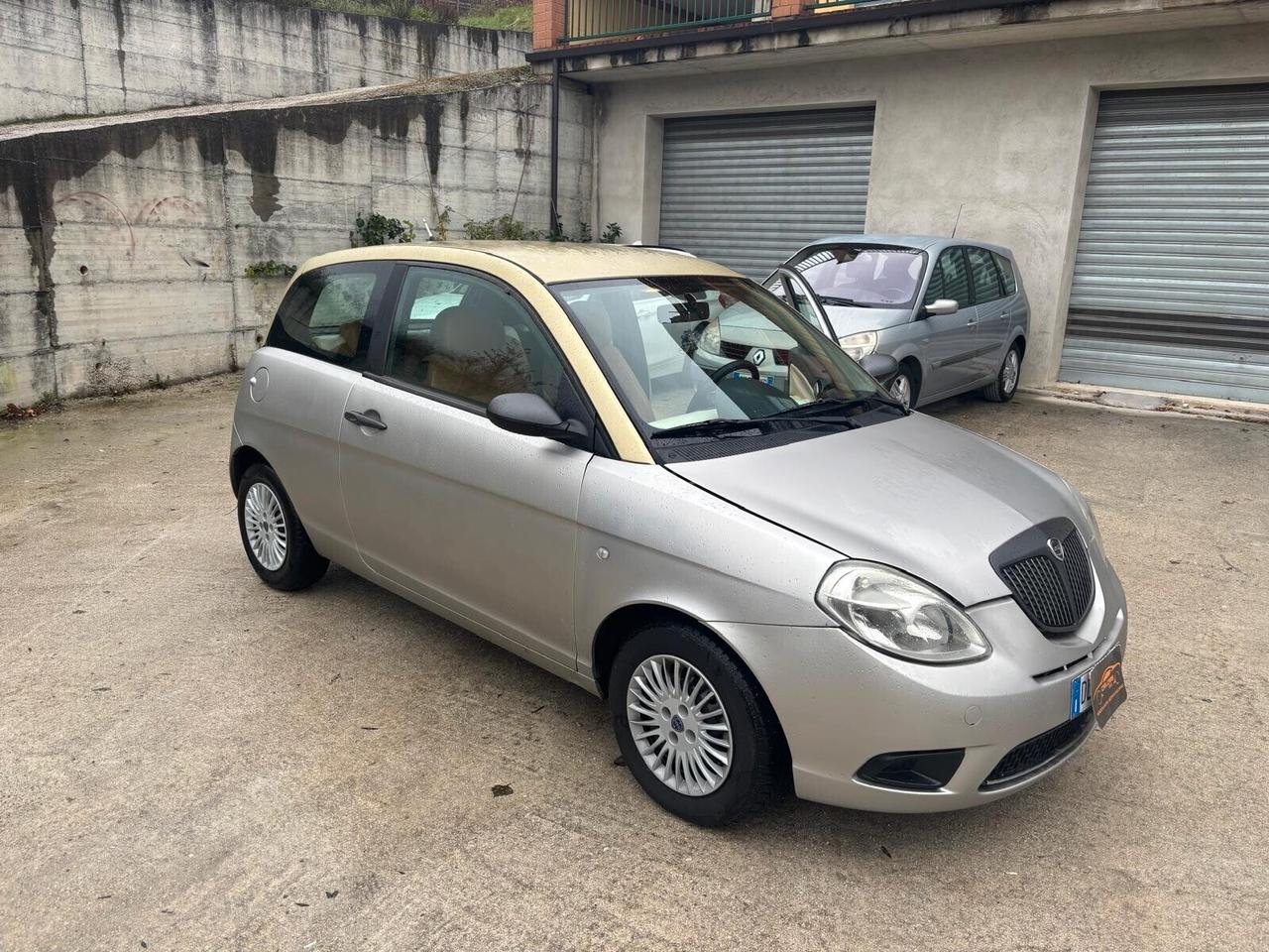 Lancia Ypsilon 1.3 MJT 75 CV Platino SATINATA