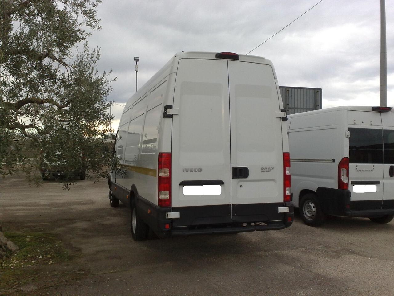 Iveco Daily 35c14 3000cc GRANVOLUME - 2011