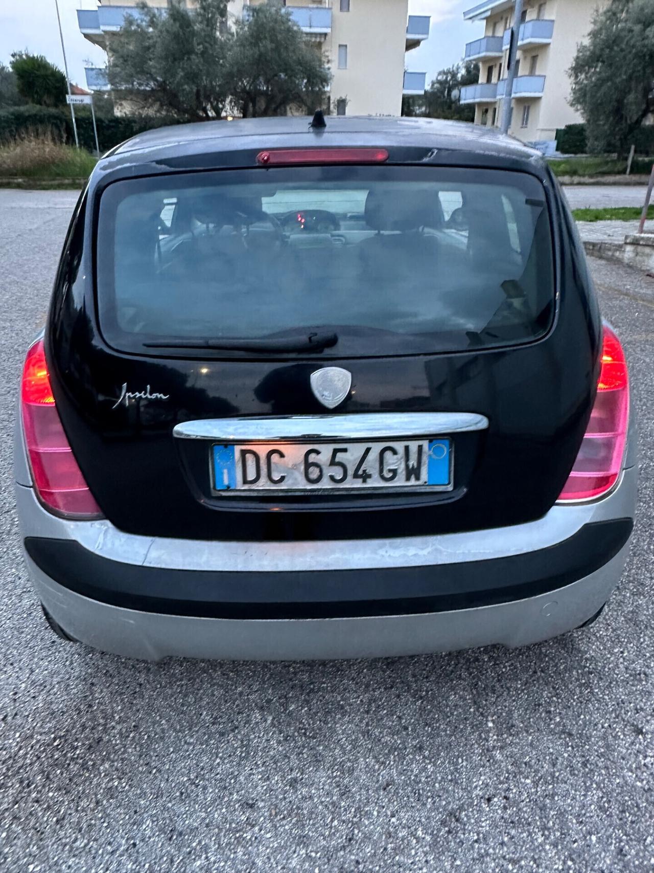 Lancia Ypsilon 1.2 16v benzina 2006 neopatentati