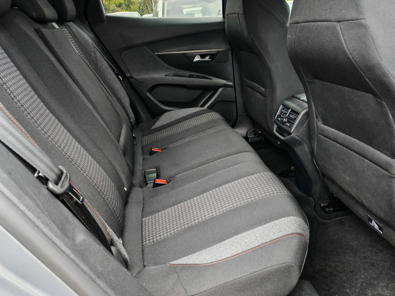 Peugeot 3008 1.5BlueHDi navig led cruise 2021