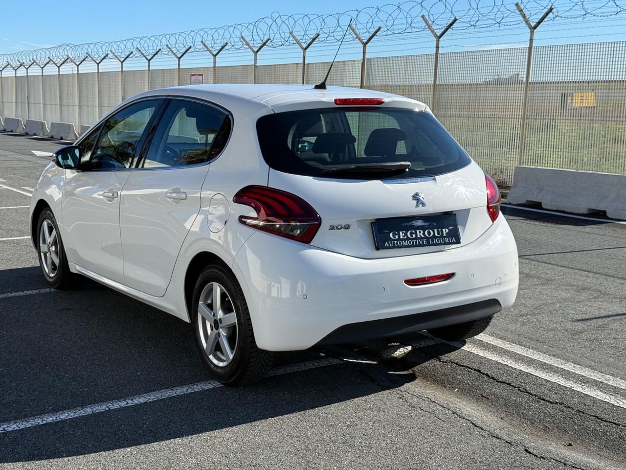 Peugeot 208 1.2 Puretech 82 CV Allure-PERMUTABILE