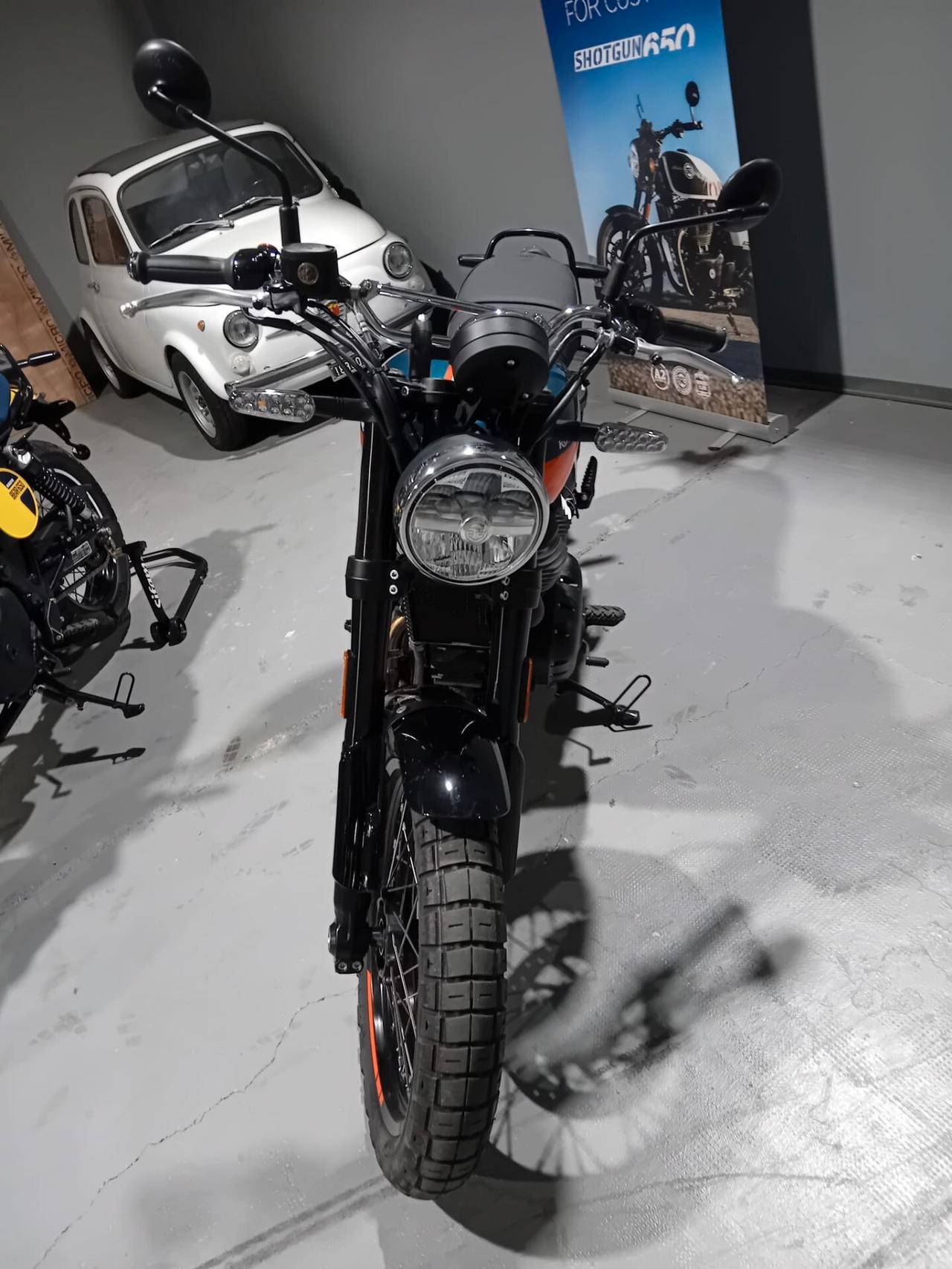 Royal Enfield Interceptor Bear SCRAMBLER