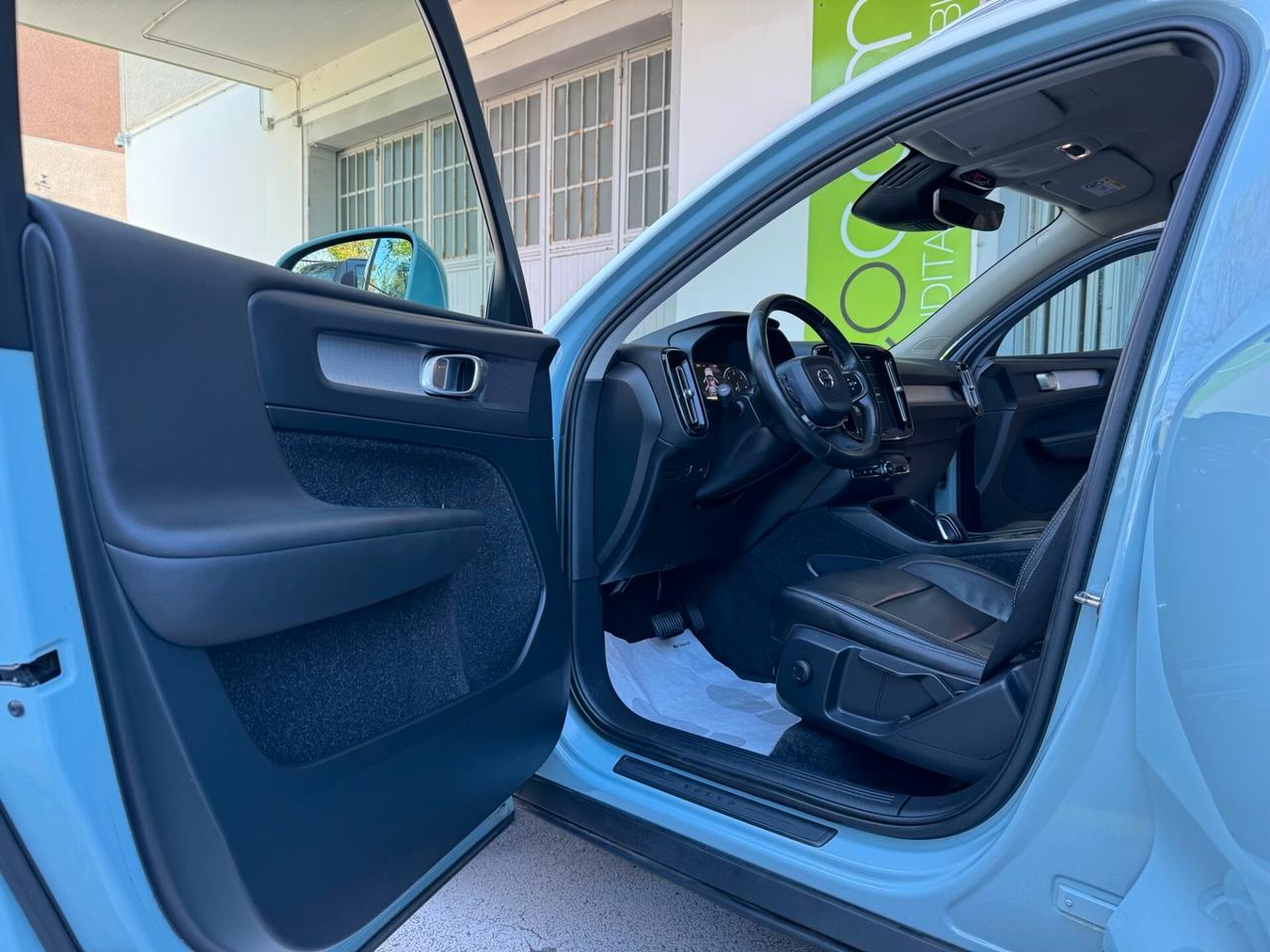 Volvo XC40 2.0 d4 Momentum AWD GEARTRONIC UNIPROP.