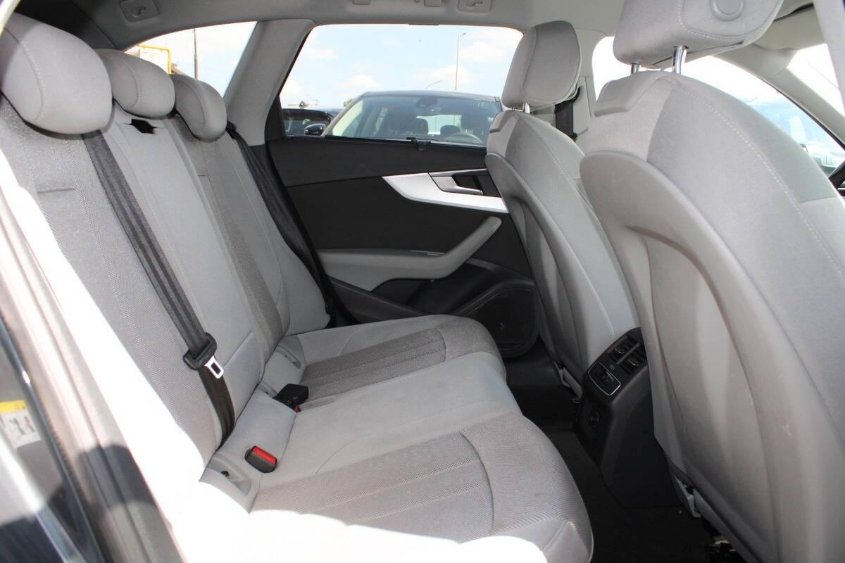 Audi A4 Avant 30 2.0 tdi mhev Business Advanced 136cv s-tronic