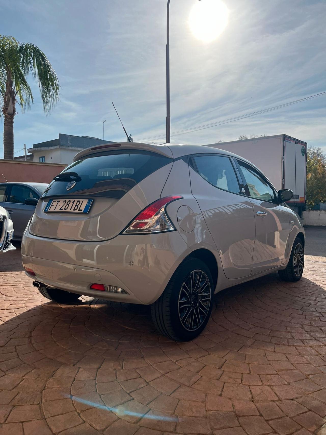 Lancia Ypsilon 1.2 69 CV 5 porte GPL Ecochic Gold