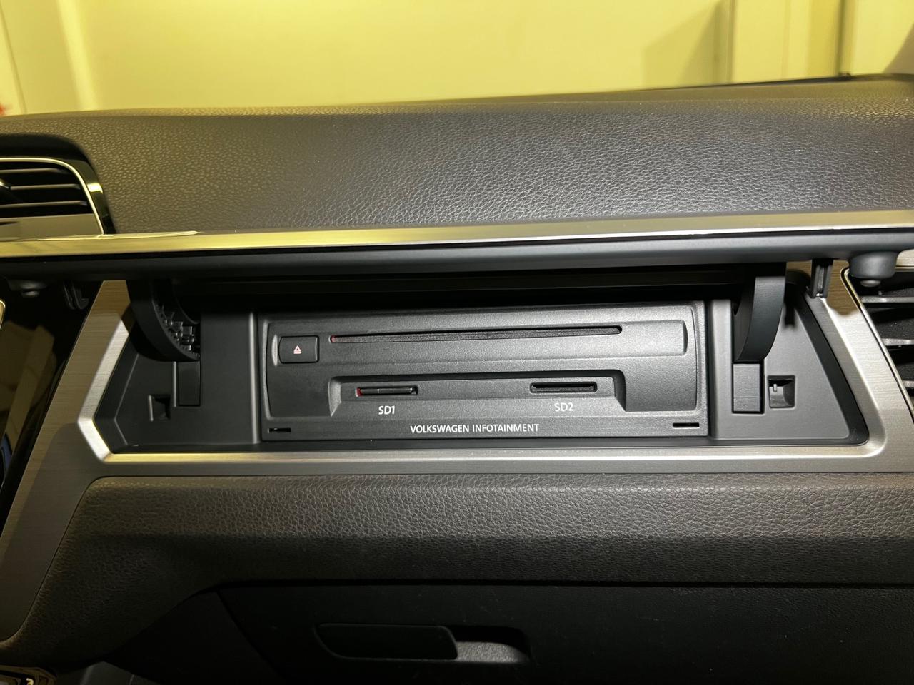 Volkswagen Touran 2.0 TDI 150 CV SCR DSG Business BlueMotion Technology