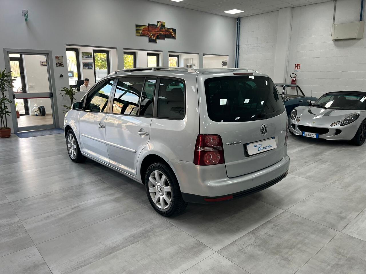 Volkswagen Touran 2.0 tdi 7 POSTI