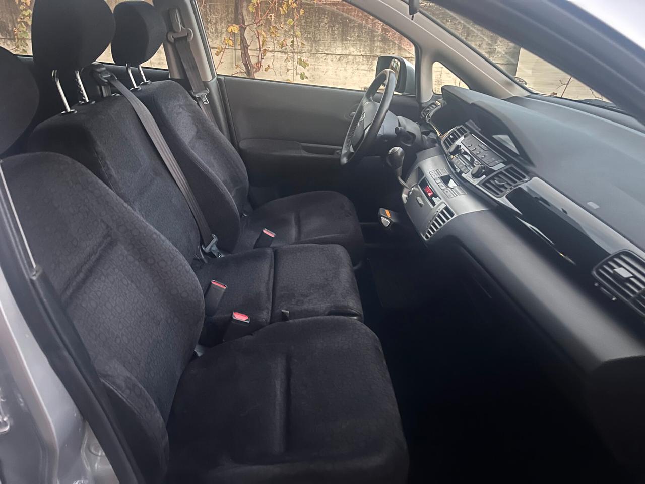 Honda FR-V 2.0 16V i-VTEC Executive