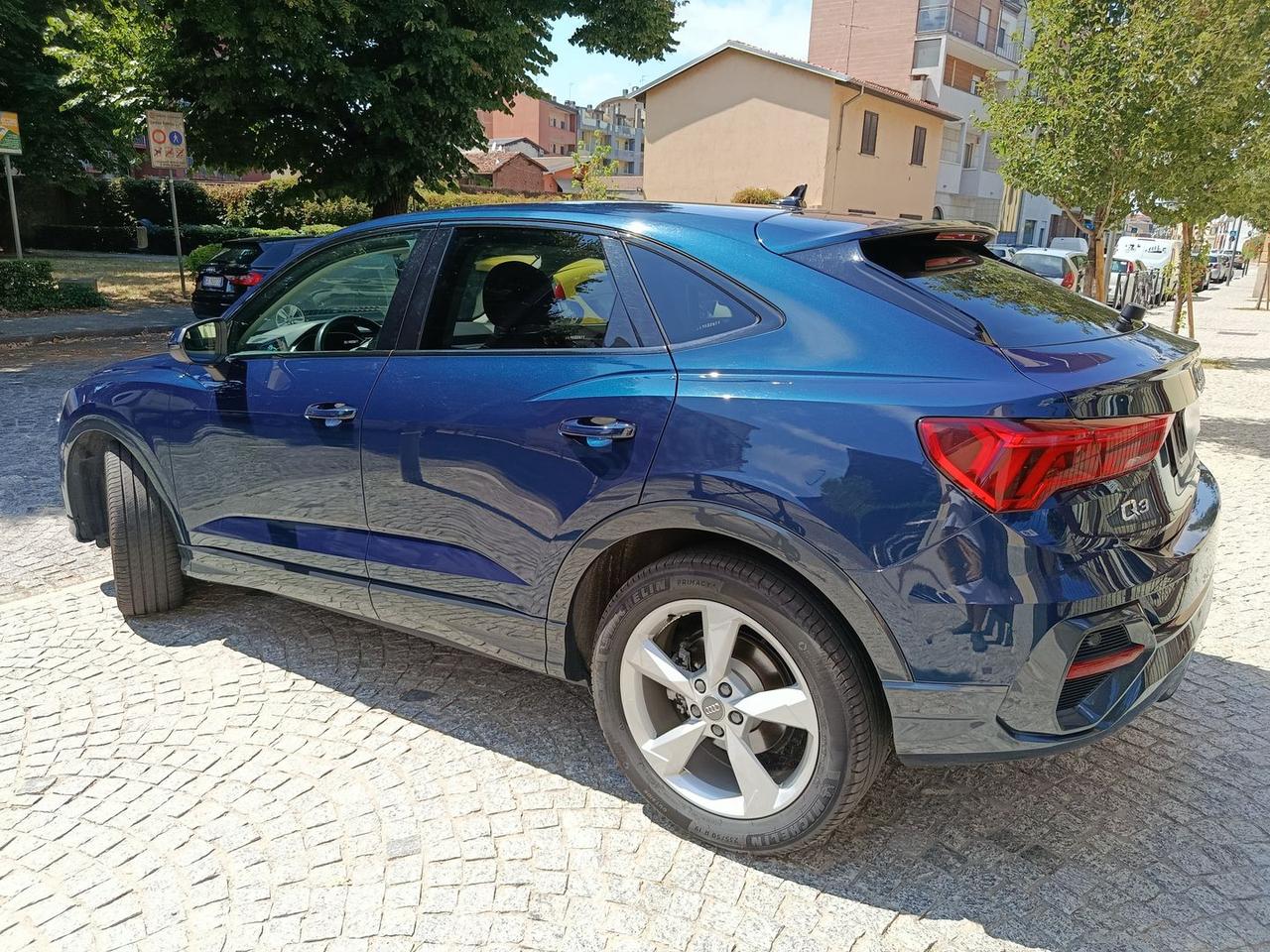 Audi Q3 2.0 TDI Business #6230