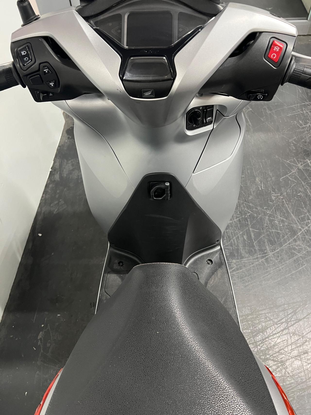 Honda SH 350 i sport