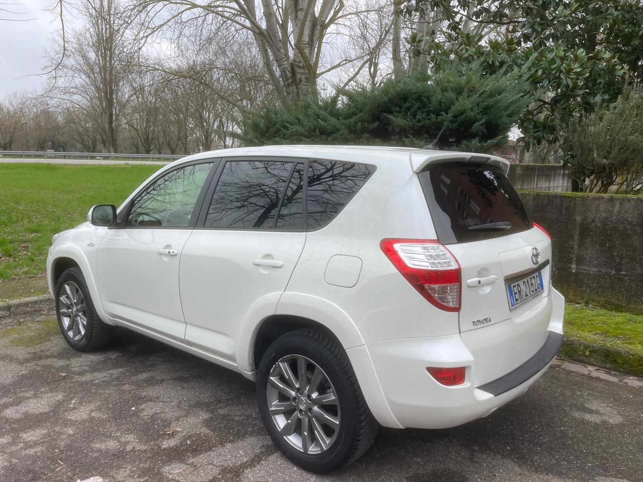 Toyota RAV 4 RAV4 2.2 D-CAT A/T 4WD Lounge