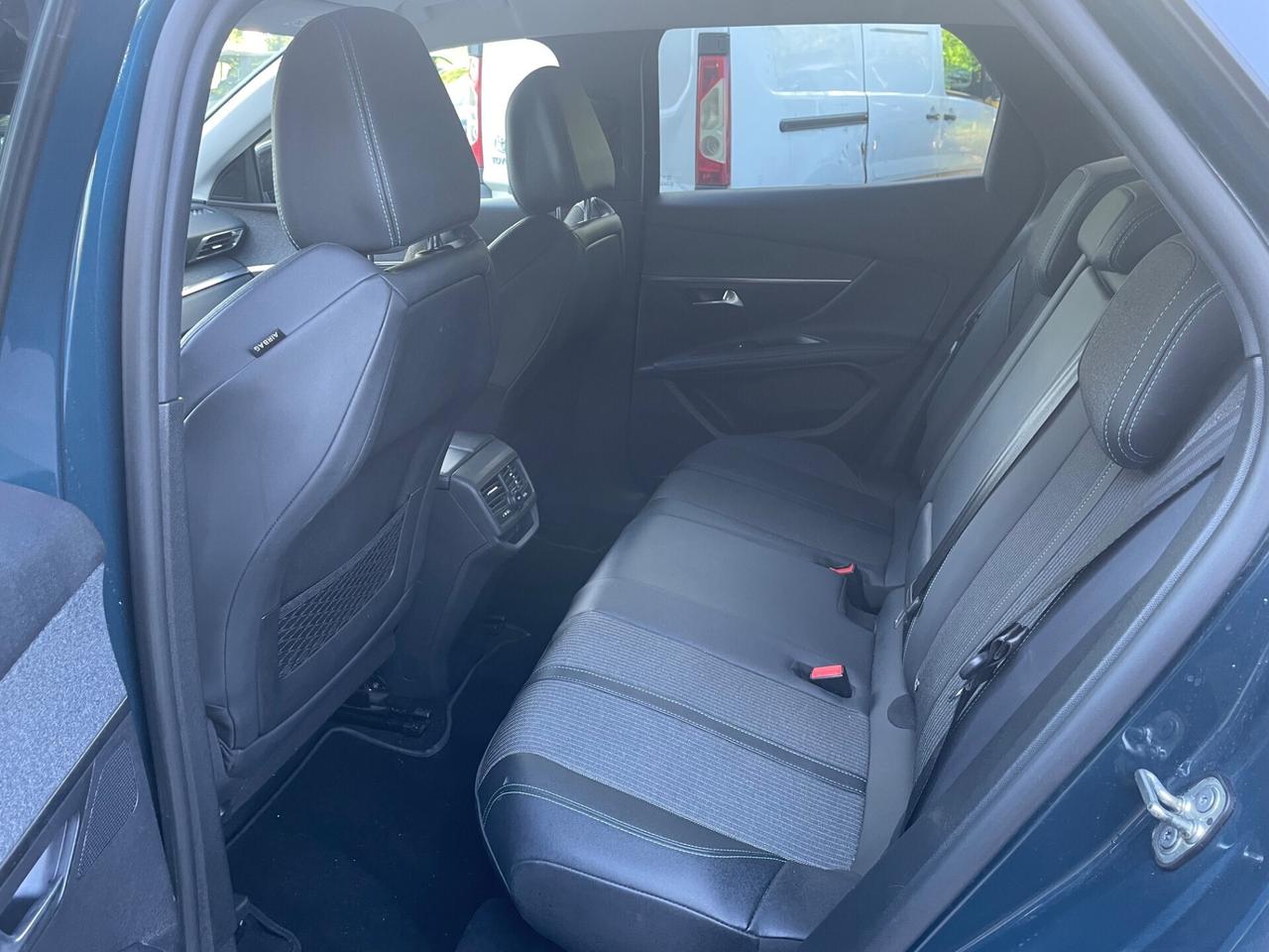 Peugeot 3008 BlueHDi 130 S&S*Automatik*Navi*Solo 54000*