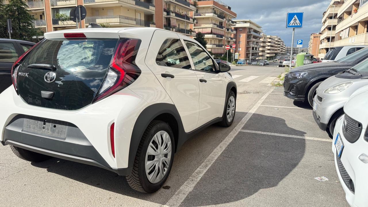 Toyota Aygo X 1.0 VVT-i 72 CV 5 porte Lounge Air S-CVT LED PDC CAR PLAY BLUETOOTH