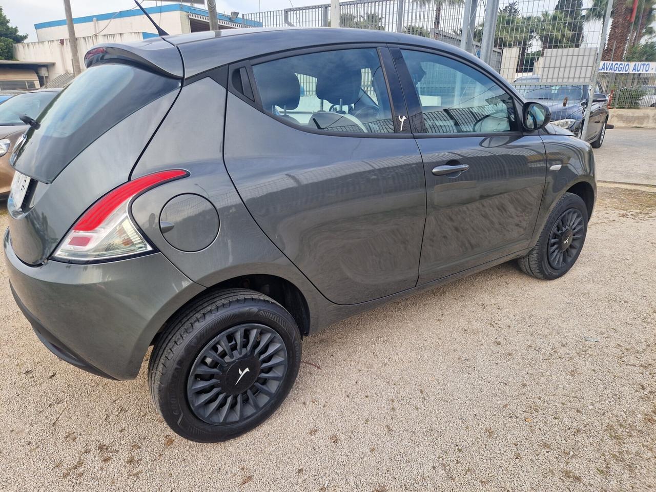 Lancia Ypsilon 0.9 TwinAir 85 CV Metano - 2014