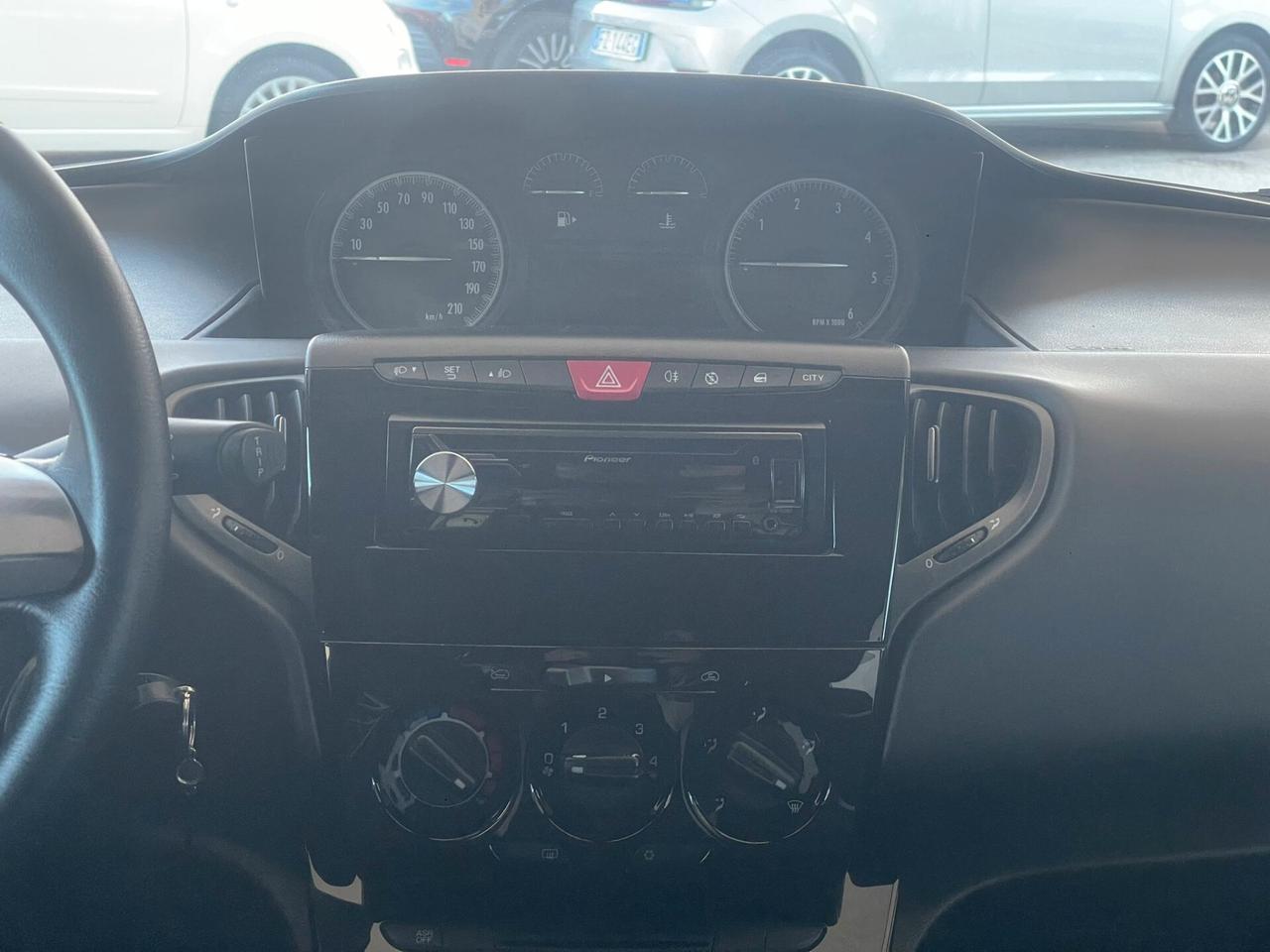 Lancia Ypsilon 1.3 MJT 16V 95 CV 5 porte