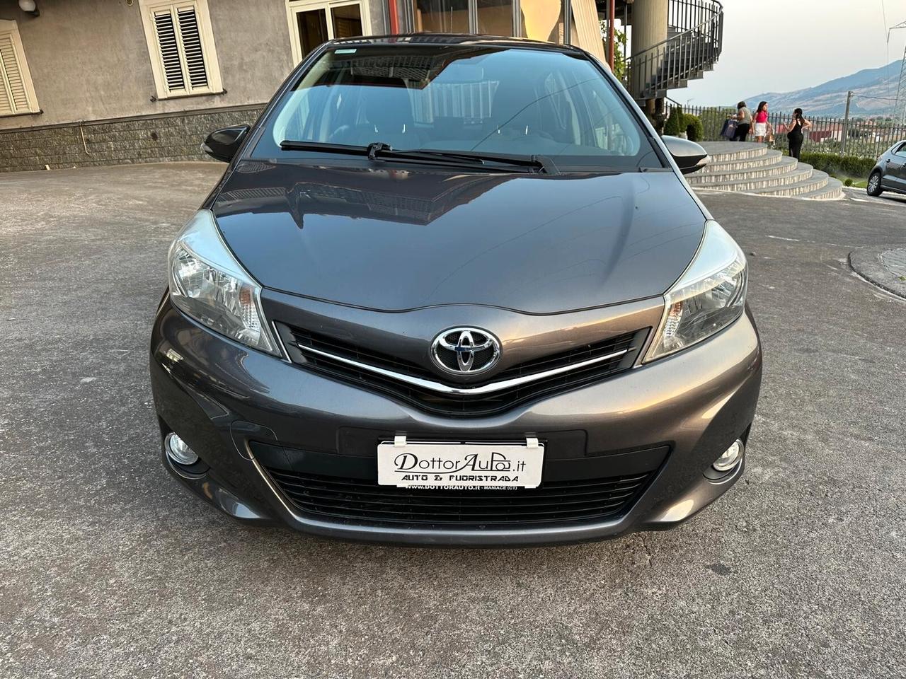 Toyota Yaris 1.3 5 porte Lounge Multidrive S