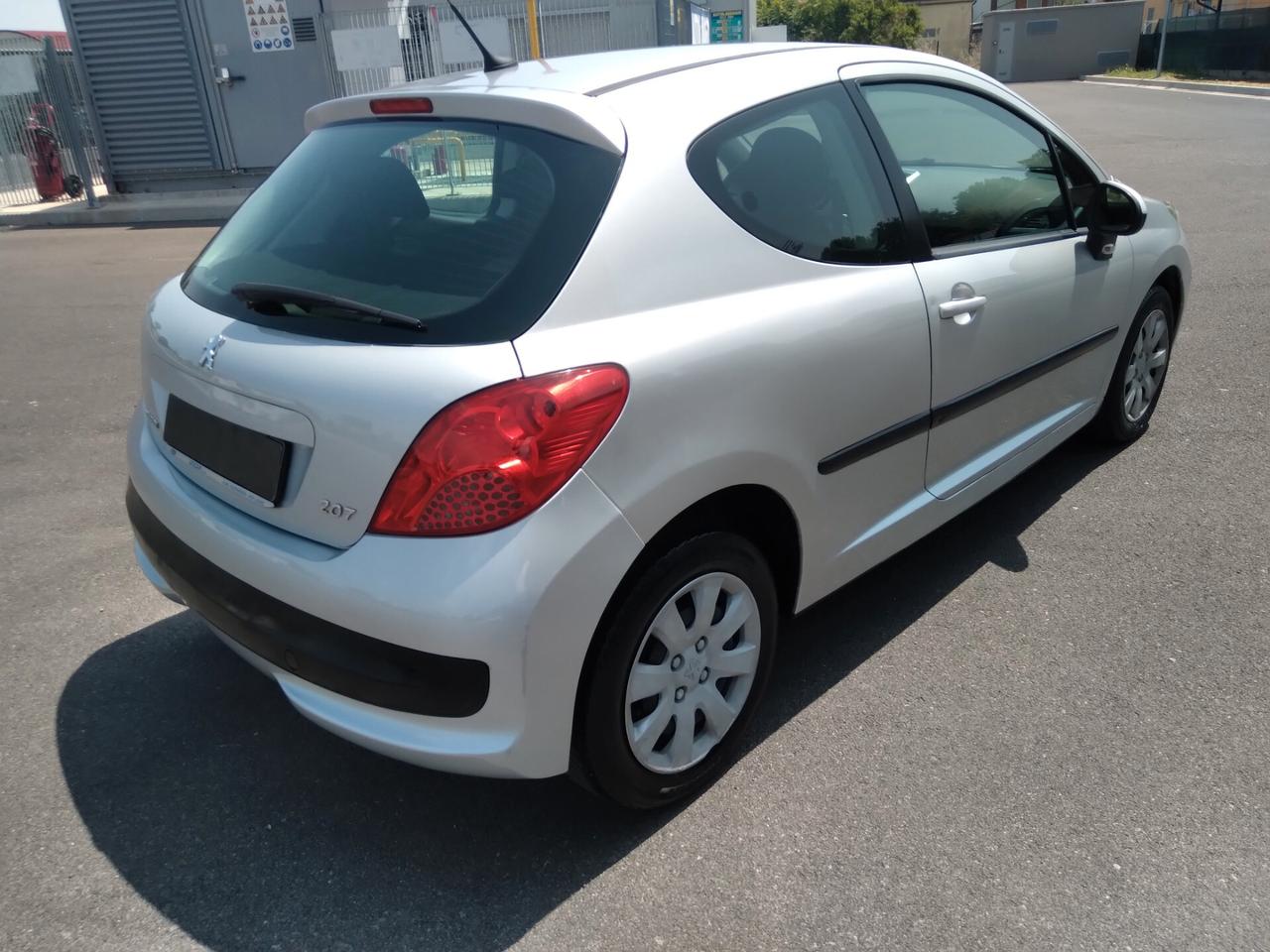 Peugeot 207 1.4 8V 75CV 3p. X Line x neopatentati