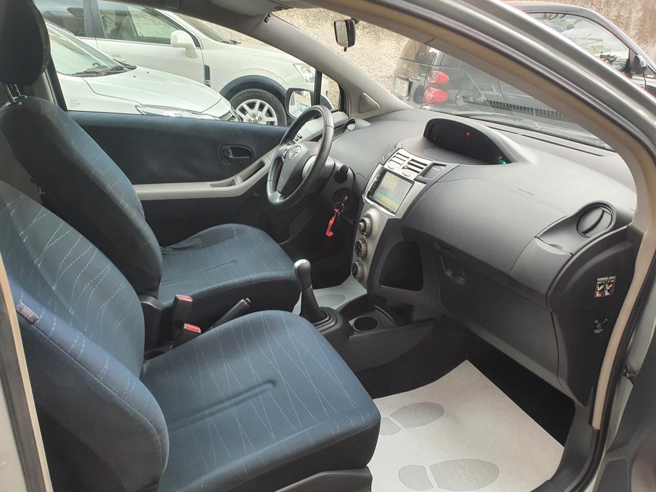 Toyota Yaris 1.0 benzina